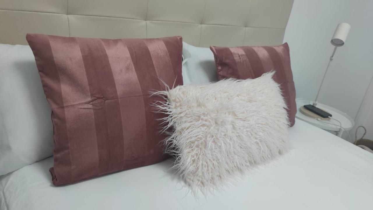 Casa Gascona Con Parking, Wifi Y Netflix Gratis!! By Delabra Apartments Oviedo Esterno foto