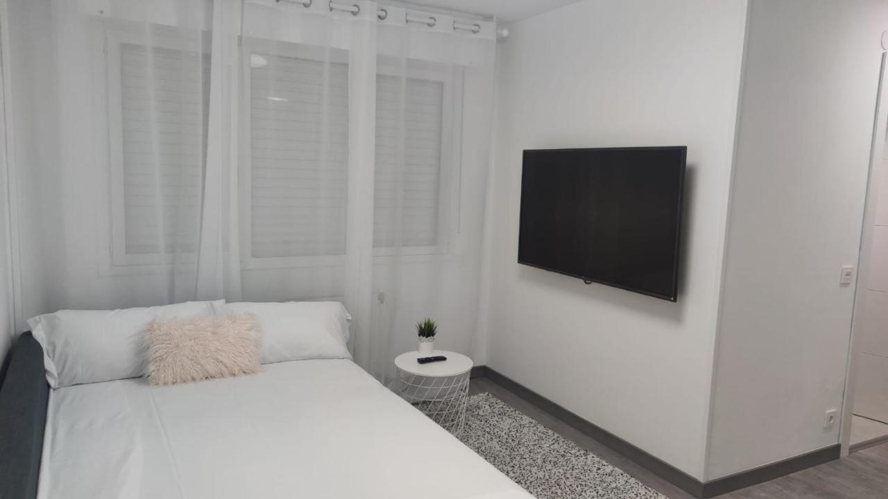 Casa Gascona Con Parking, Wifi Y Netflix Gratis!! By Delabra Apartments Oviedo Esterno foto