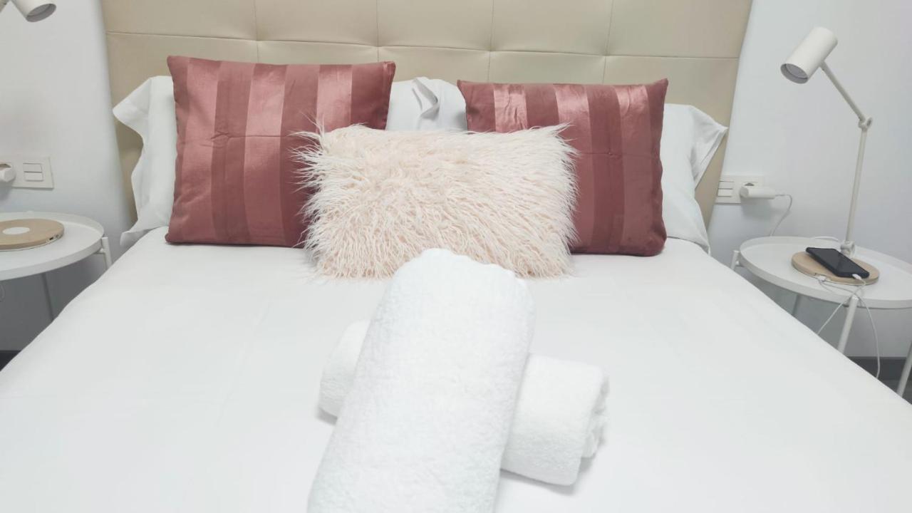 Casa Gascona Con Parking, Wifi Y Netflix Gratis!! By Delabra Apartments Oviedo Esterno foto