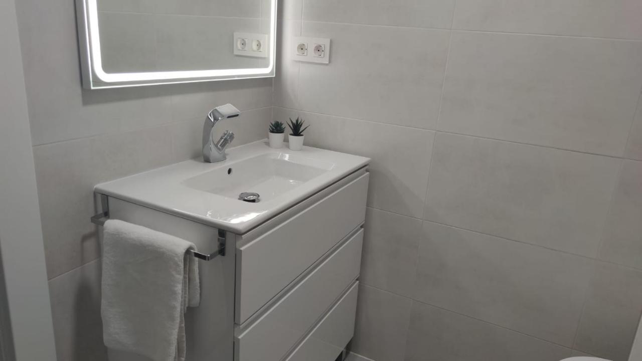 Casa Gascona Con Parking, Wifi Y Netflix Gratis!! By Delabra Apartments Oviedo Esterno foto
