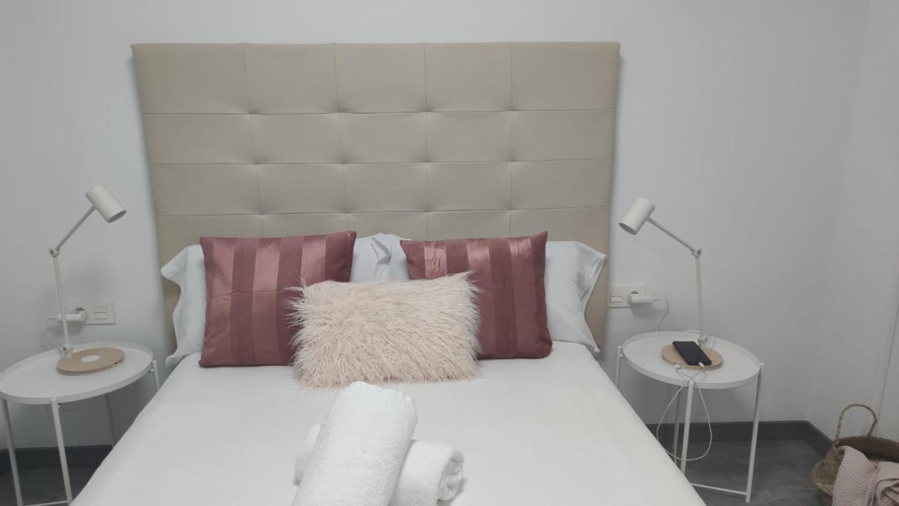 Casa Gascona Con Parking, Wifi Y Netflix Gratis!! By Delabra Apartments Oviedo Esterno foto