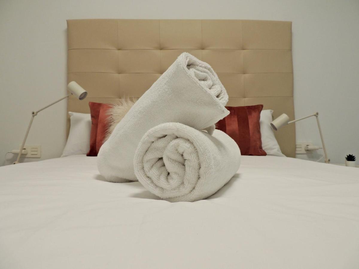 Casa Gascona Con Parking, Wifi Y Netflix Gratis!! By Delabra Apartments Oviedo Esterno foto